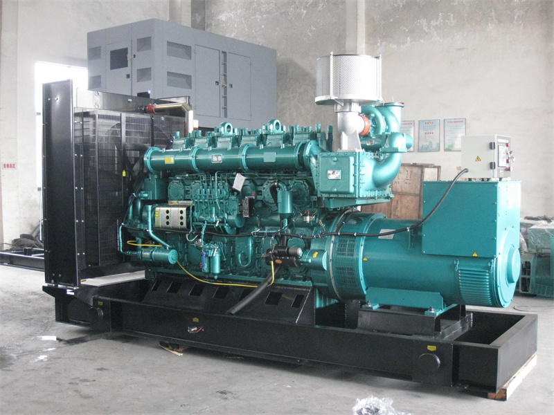 宁南200KW 柴油发电机的油耗是多少？