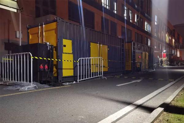 宁南柴油发电机组的输出电压是如何调节的？