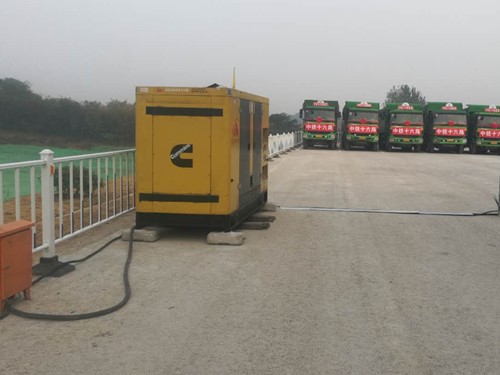 宁南电力系统的稳定性和设备兼容性如何影响发电机组的频率规格？